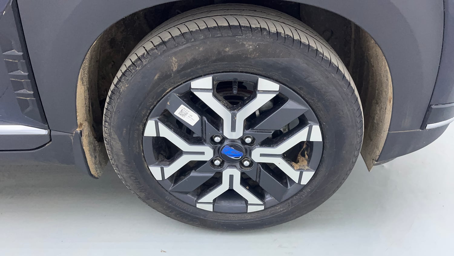 Used 2024 Hyundai Exter SX (O) 1.2 AMT Petrol Automatic tyres RIGHT FRONT TYRE RIM VIEW