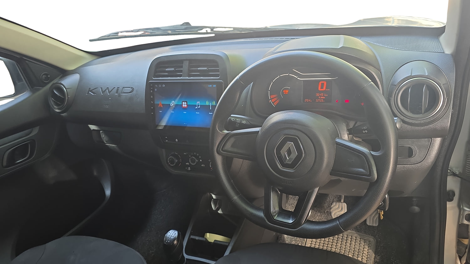 Used 2022 Renault Kwid RXL (O) 0.8 Petrol Manual interior DASHBOARD VIEW