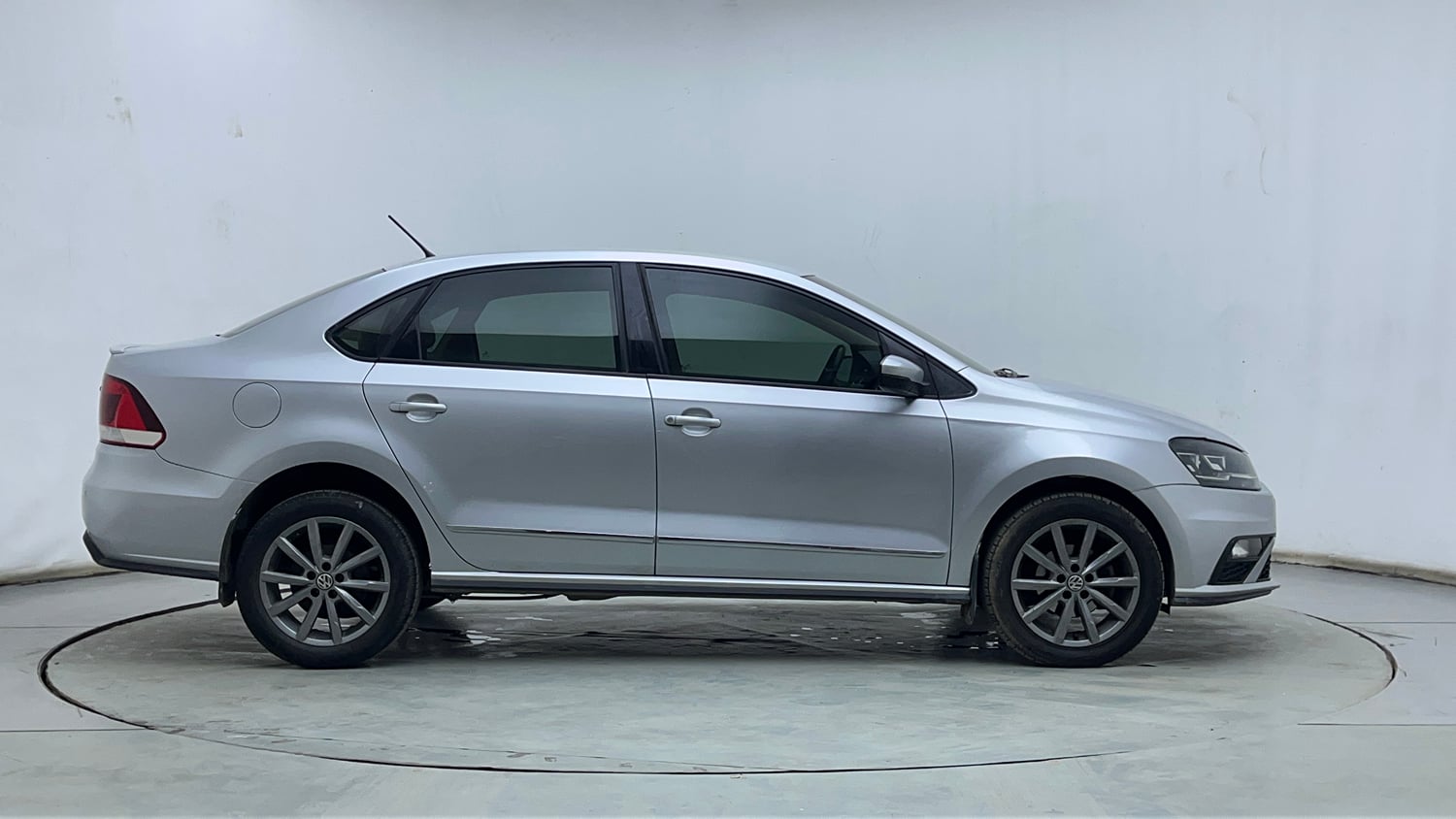 Used 2022 Volkswagen Vento Highline Plus 1.0L TSI Automatic Petrol Automatic exterior RIGHT SIDE VIEW
