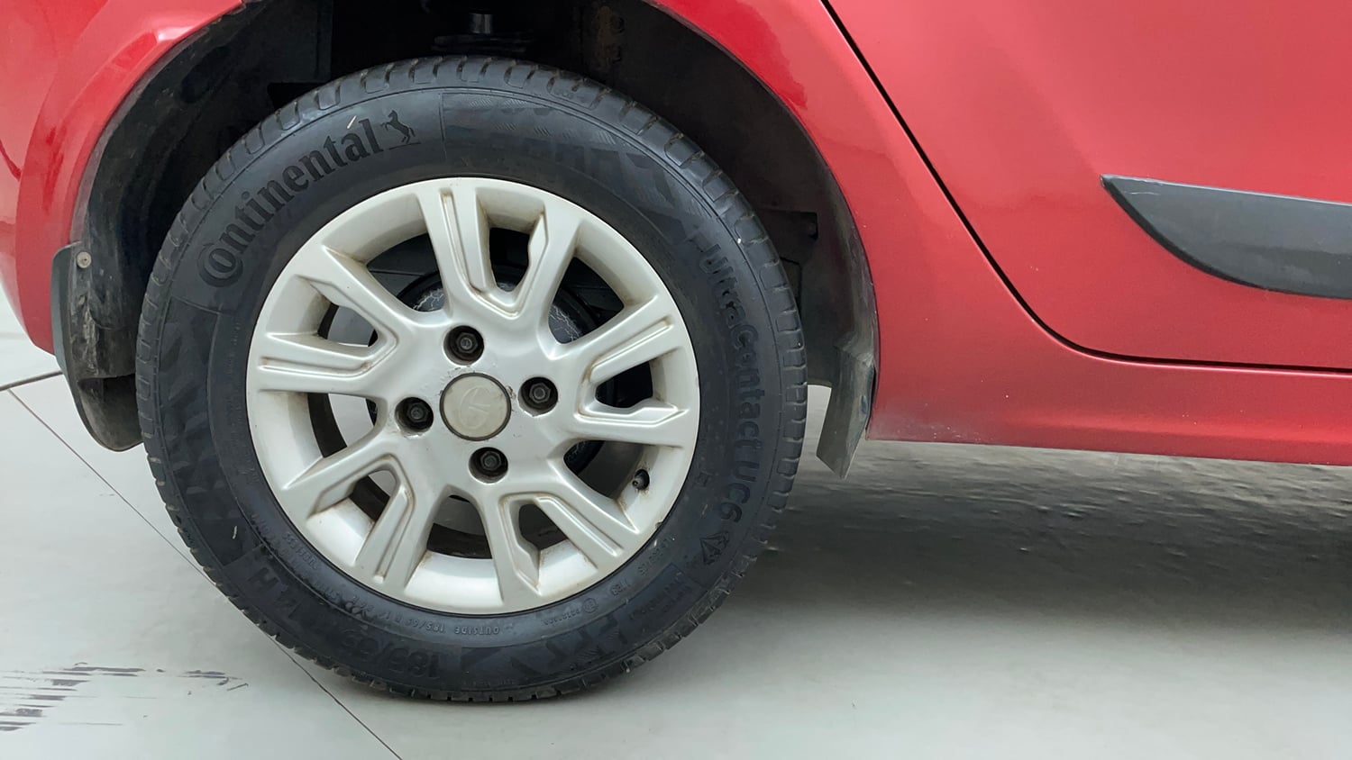 Used 2017 Tata Tiago Revotron XZ Petrol Manual tyres RIGHT REAR TYRE RIM VIEW