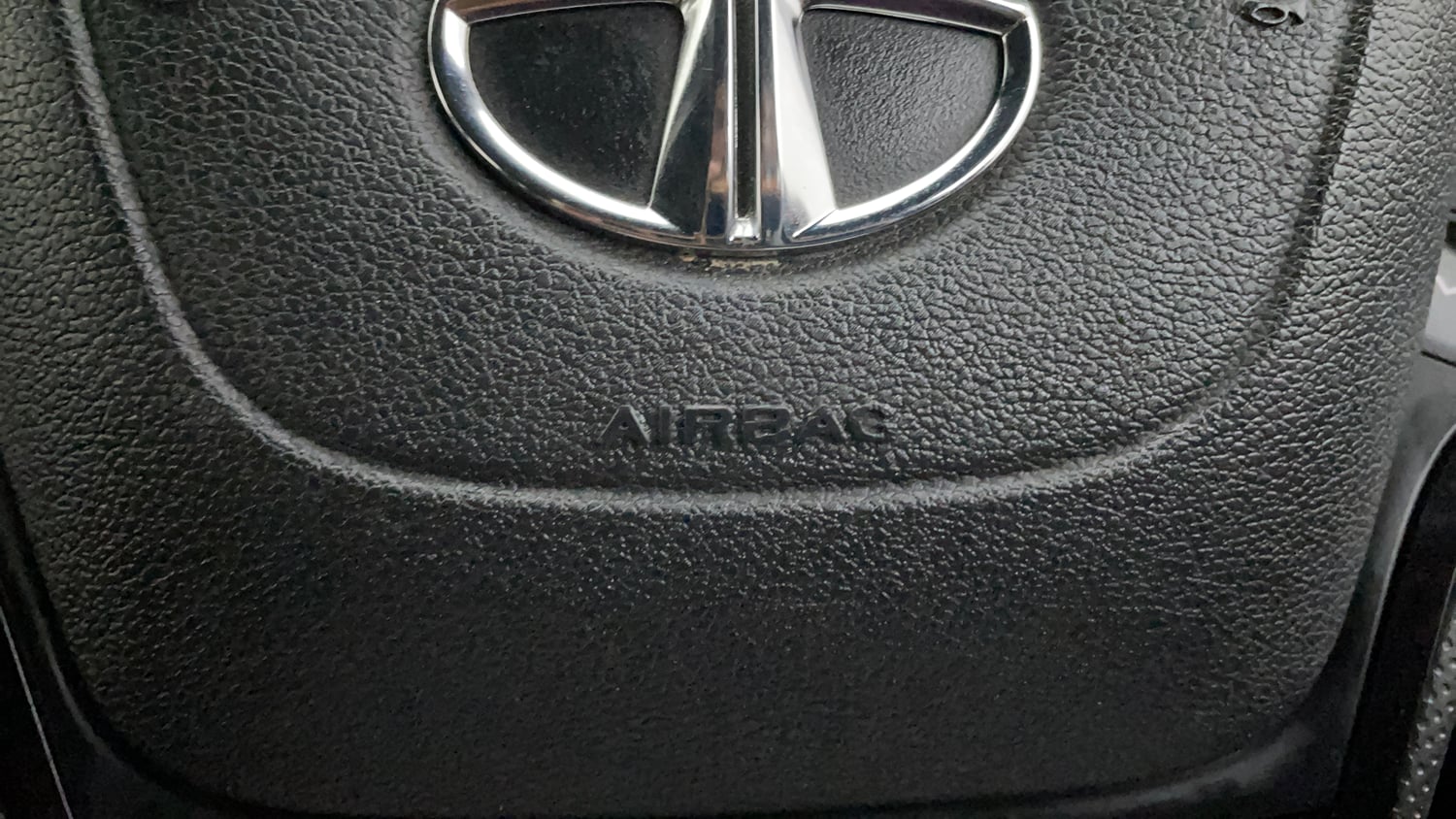 Used 2022 Tata Harrier XZA Plus Dark Edition Diesel Automatic top_features Airbags