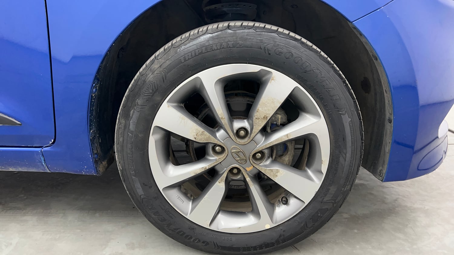 Used 2016 Hyundai Elite i20 Asta 1.2 (O) Petrol Manual tyres RIGHT FRONT TYRE RIM VIEW
