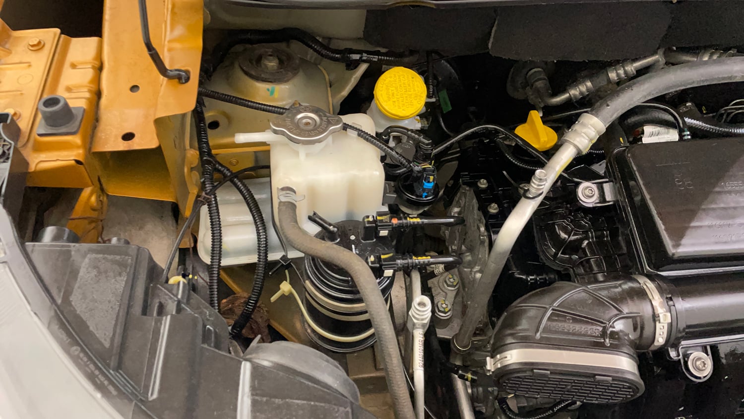 Used 2020 Renault Triber RXZ EASY-R AMT Petrol Automatic engine ENGINE RIGHT SIDE VIEW