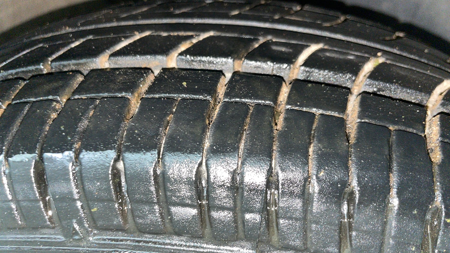 Used 2015 Volkswagen Polo Trendline 1.2L (P) Petrol Manual tyres RIGHT FRONT TYRE TREAD VIEW