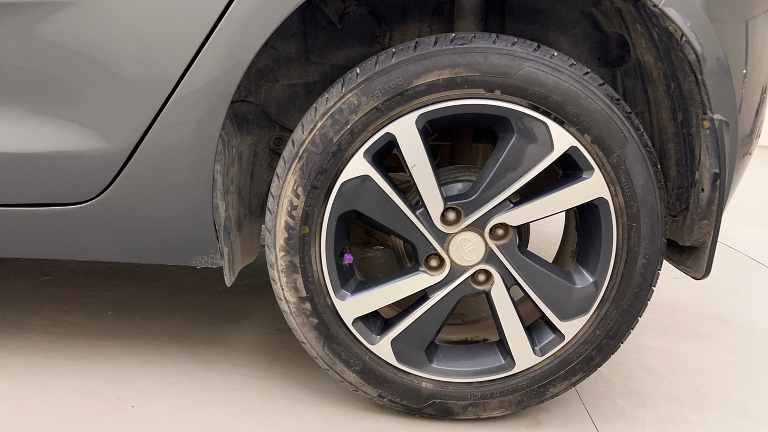 Used 2021 Tata Altroz XZ Petrol Petrol Manual tyres LEFT REAR TYRE RIM VIEW