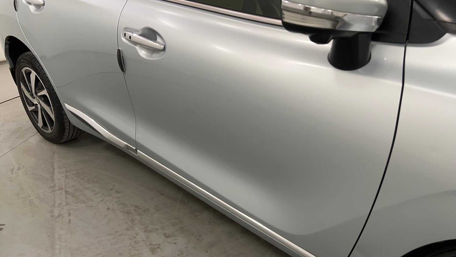 Used 2023 Toyota Glanza V AMT Petrol Automatic dents MINOR SCRATCH