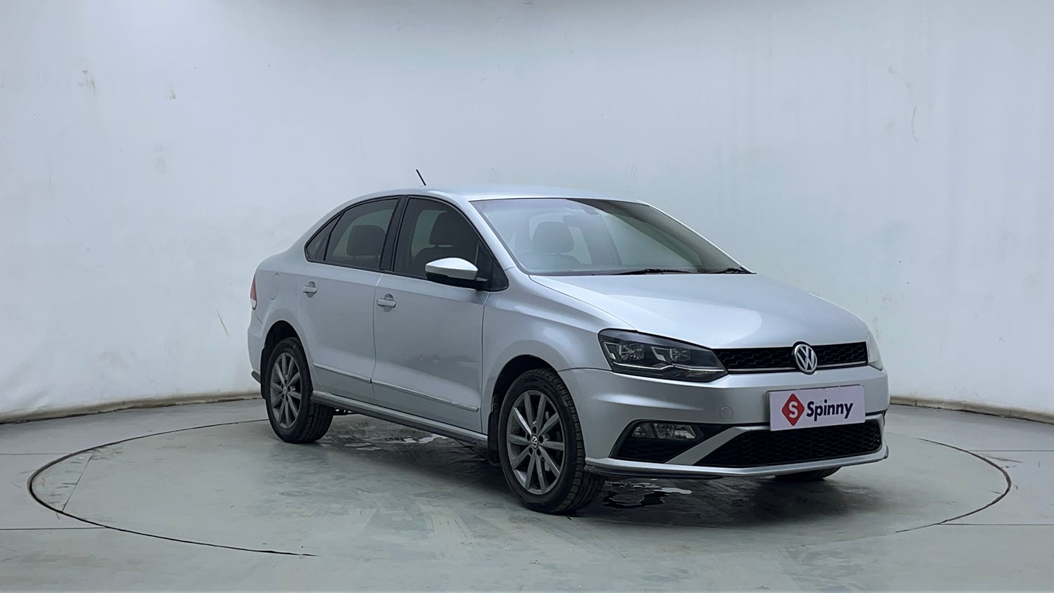 Used 2022 Volkswagen Vento Highline Plus 1.0L TSI Automatic Petrol Automatic exterior RIGHT FRONT CORNER VIEW