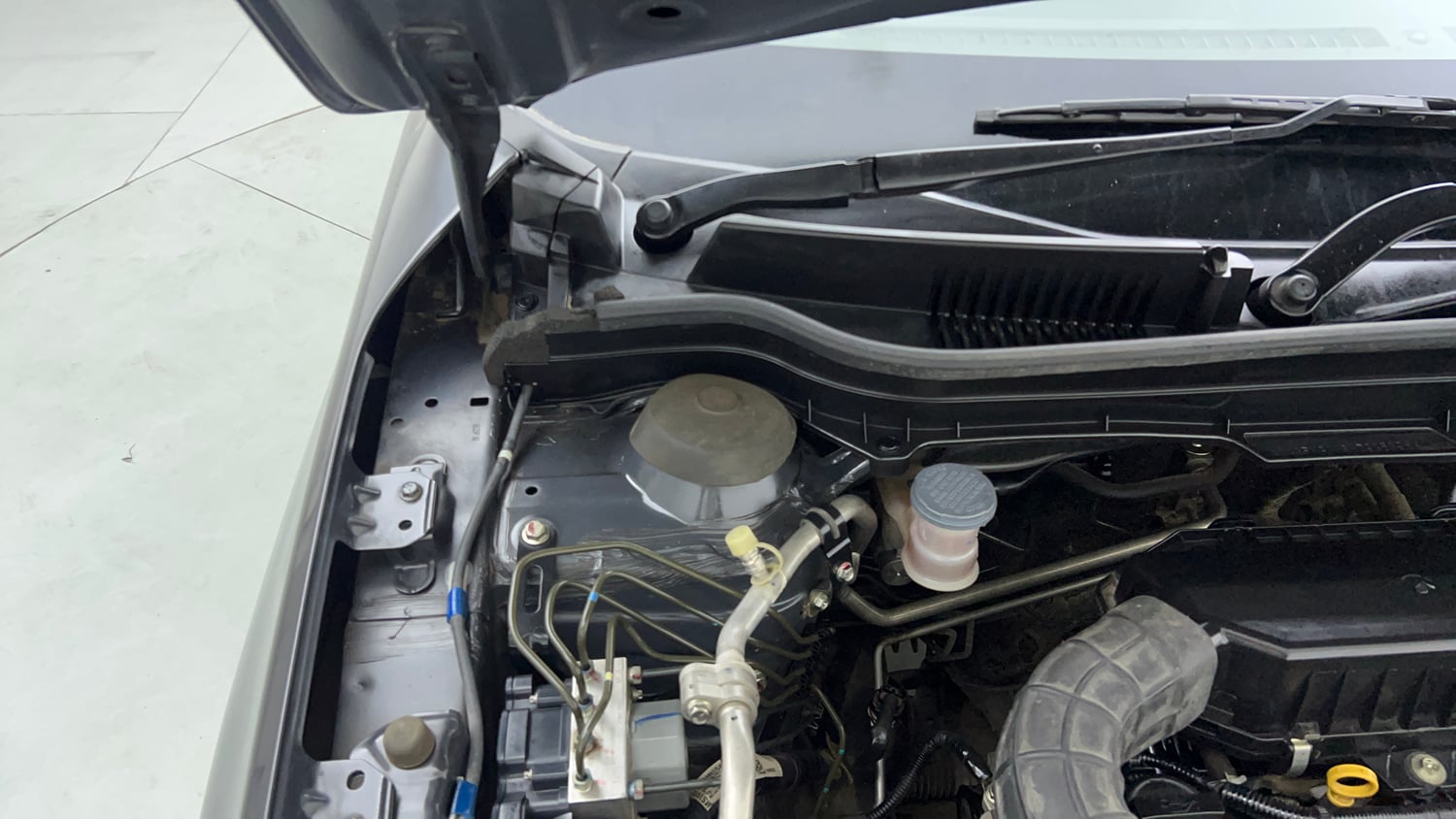 Used 2022 Toyota Urban Cruiser Premium Grade MT Petrol Manual engine ENGINE RIGHT SIDE HINGE & APRON VIEW