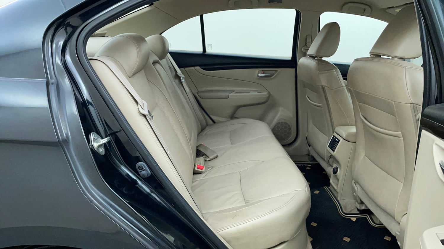 Used 2016 Maruti Suzuki Ciaz ZXi Petrol Manual interior RIGHT SIDE REAR DOOR CABIN VIEW
