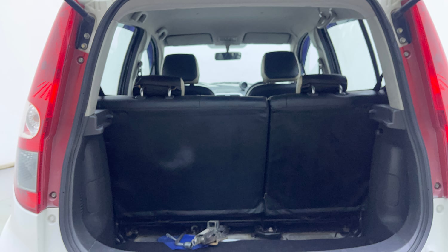Used 2013 Maruti Suzuki Ritz Vxi BS-IV Petrol Manual interior DICKY INSIDE VIEW