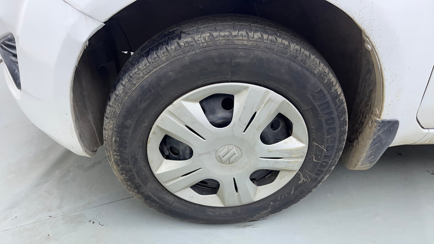 Used 2013 Maruti Suzuki Ritz Vxi BS-IV Petrol Manual tyres LEFT FRONT TYRE RIM VIEW