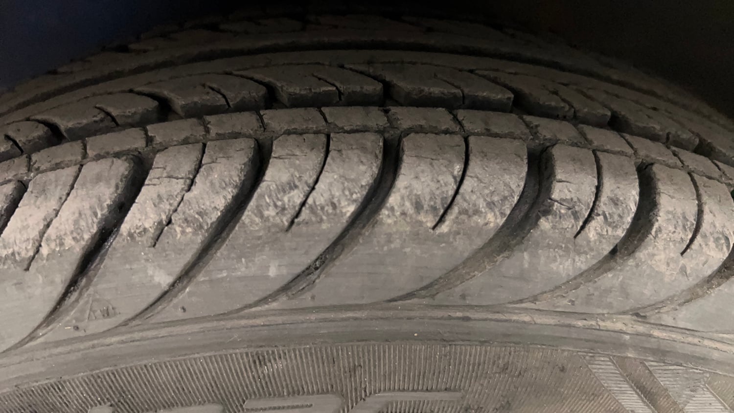 Used 2017 hyundai Eon Magna+ (O) Petrol Manual tyres LEFT FRONT TYRE TREAD VIEW