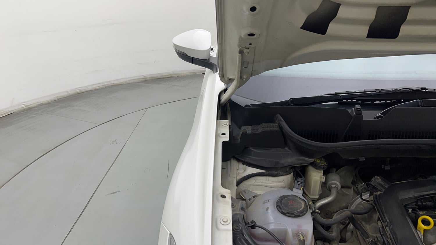 Used 2023 Volkswagen Taigun Highline 1.0 TSI MT Petrol Manual engine ENGINE RIGHT SIDE HINGE & APRON VIEW