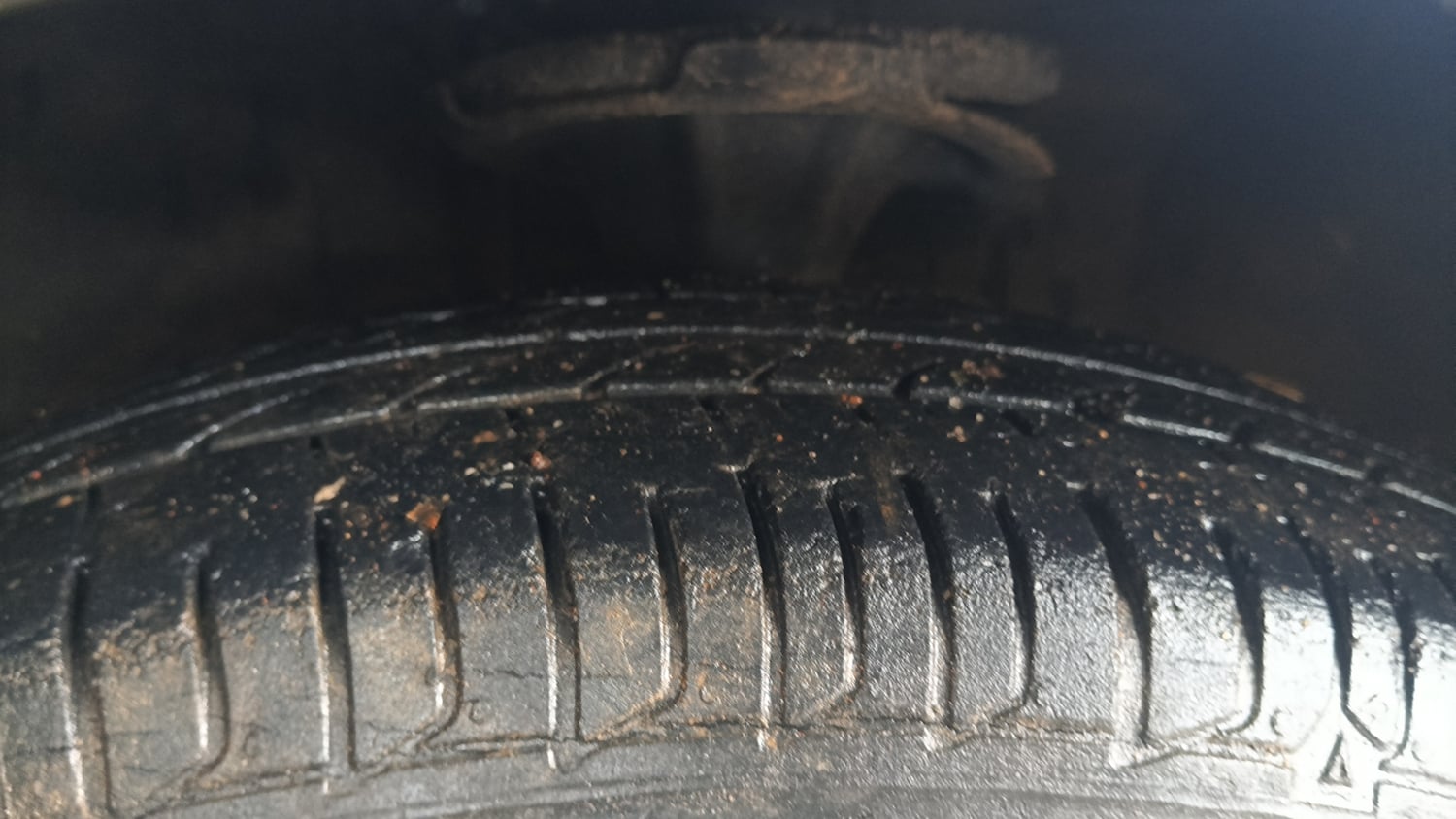 Used 2012 Hyundai i10 Sportz 1.2 Kappa2 Petrol Manual tyres LEFT FRONT TYRE TREAD VIEW