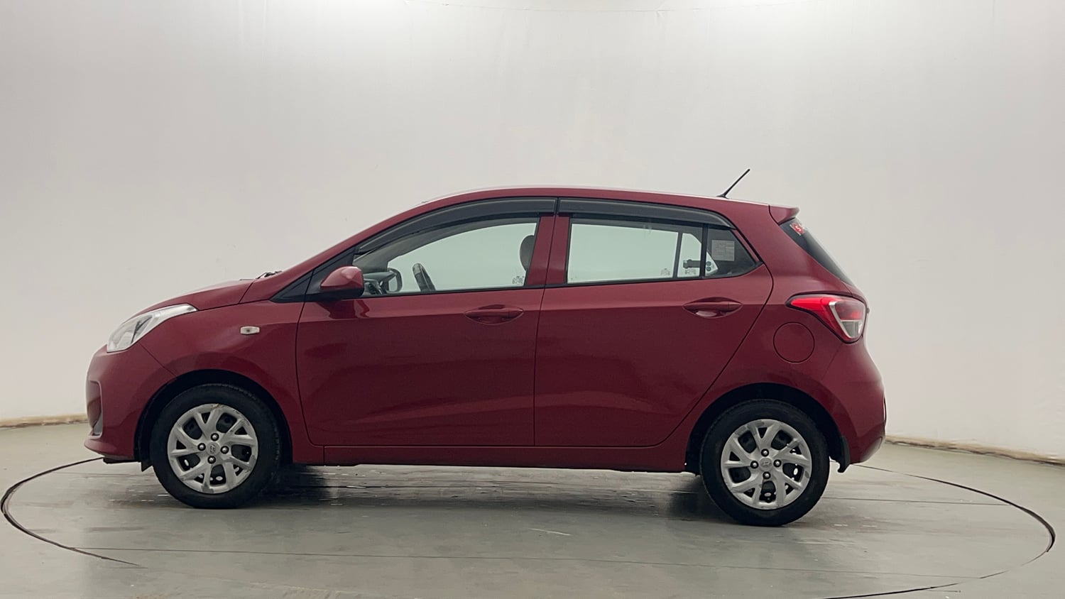 Used 2018 Hyundai Grand i10 Magna 1.2 Kappa VTVT Petrol Manual exterior LEFT SIDE VIEW