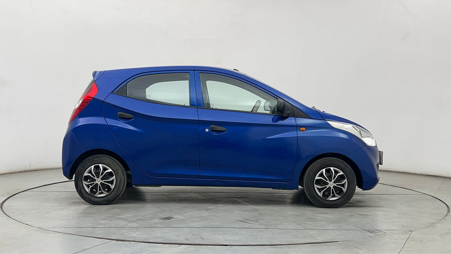 Used 2016 Hyundai Eon Era + AirBag Petrol Manual exterior RIGHT SIDE VIEW