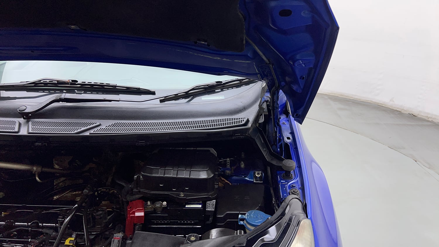 Used 2014 Ford EcoSport Titanium 1.5 Ti-VCT AT Petrol Automatic engine ENGINE LEFT SIDE HINGE & APRON VIEW