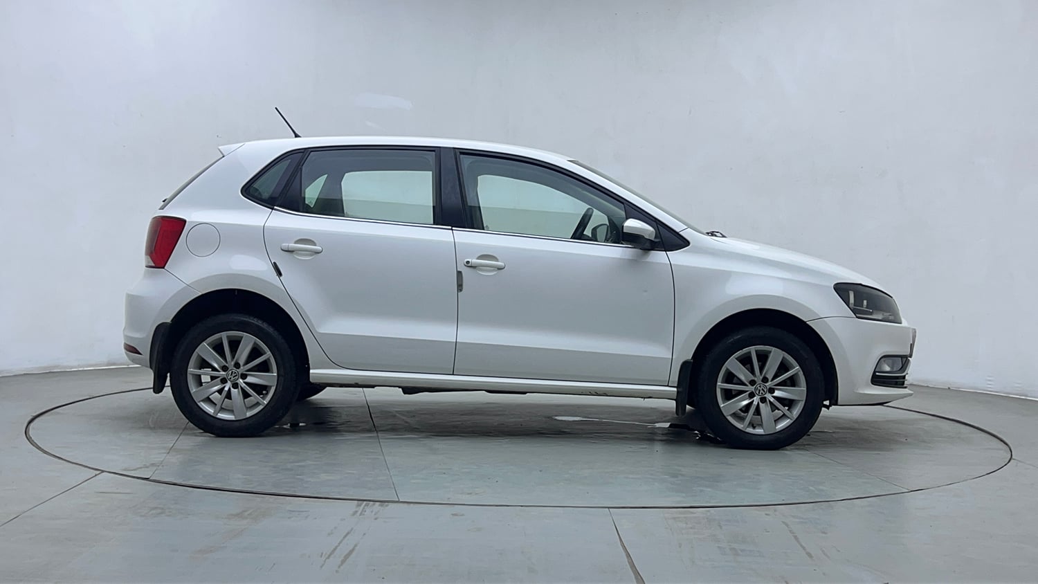 Used 2016 Volkswagen Polo Highline1.2L (P) Petrol Manual exterior RIGHT SIDE VIEW