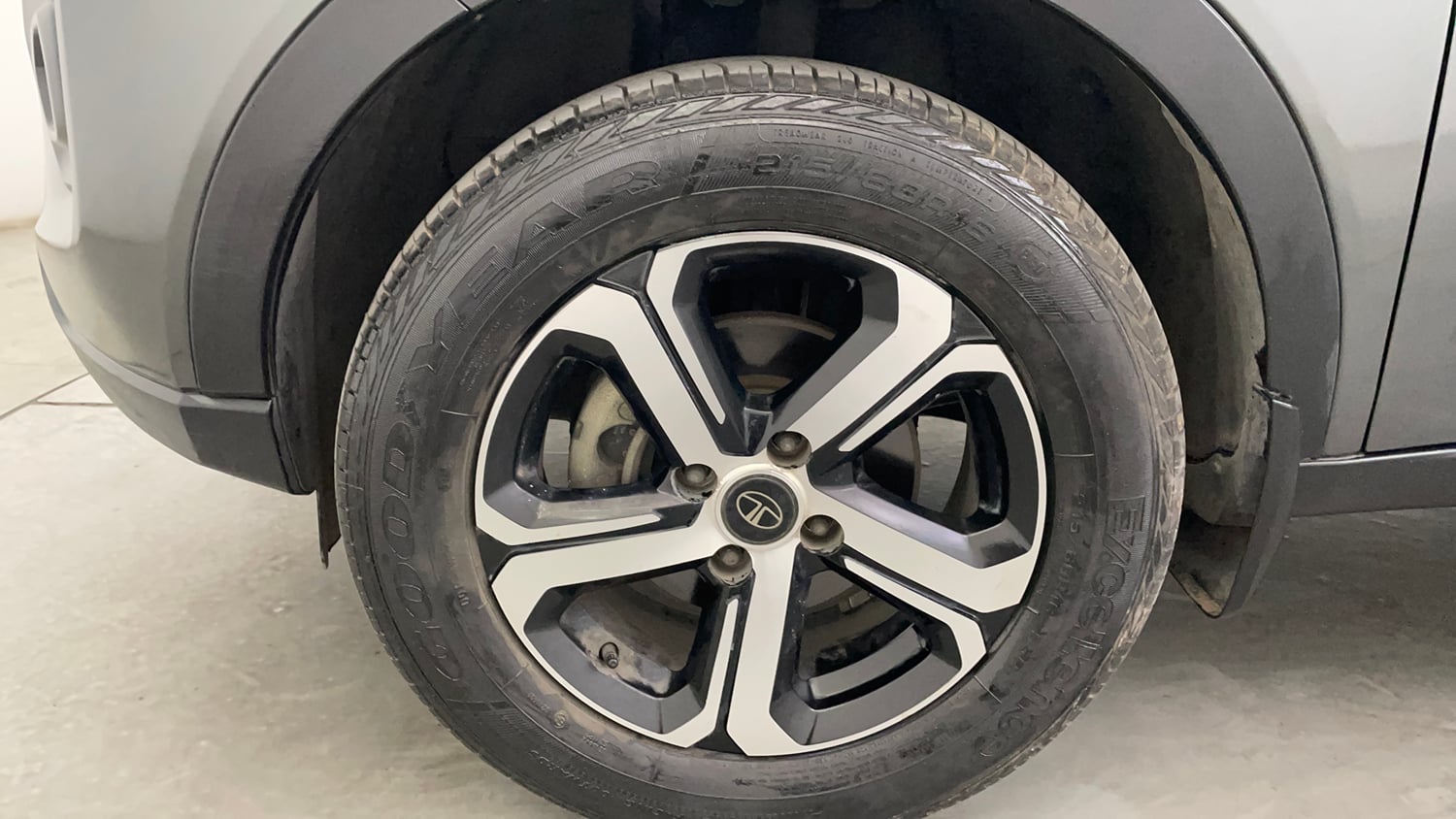 Used 2022 Tata Nexon XZA Plus (O) Petrol Automatic tyres LEFT FRONT TYRE RIM VIEW