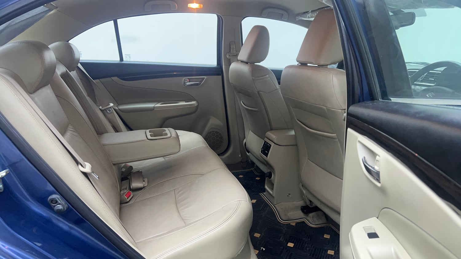 Used 2018 Maruti Suzuki Ciaz Alpha 1.4 MT Petrol Manual interior RIGHT SIDE REAR DOOR CABIN VIEW