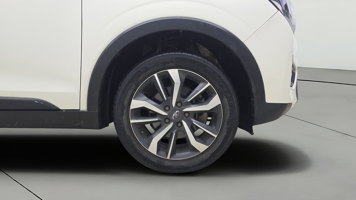 Used 2020 Mahindra XUV 300 W8 (O) 1.5 Diesel Diesel Manual tyres RIGHT FRONT TYRE RIM VIEW