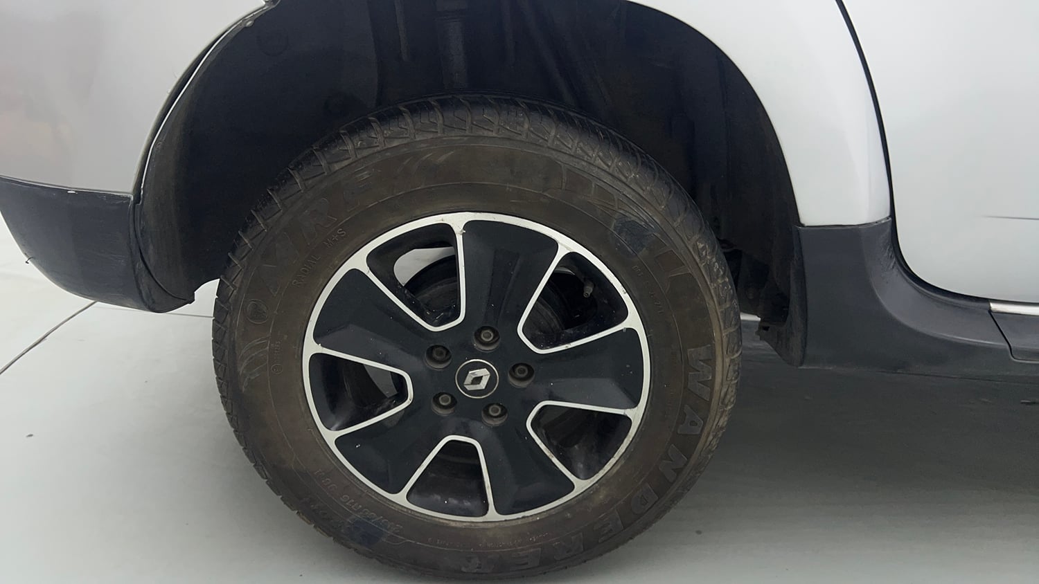 Used 2019 Renault Duster RXS CVT Petrol Automatic tyres RIGHT REAR TYRE RIM VIEW