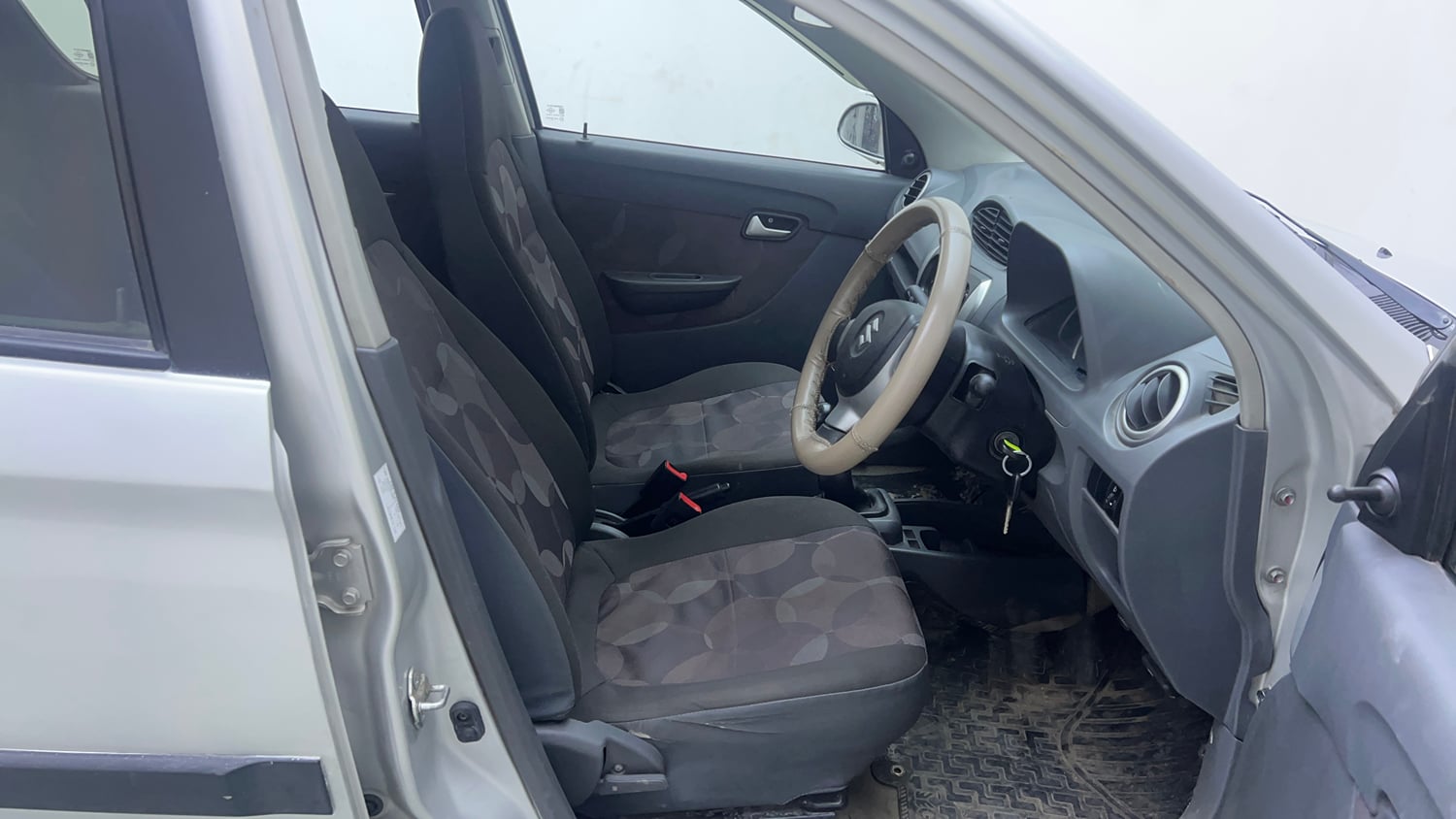 Used 2014 Maruti Suzuki Alto 800 Lxi Petrol Manual interior RIGHT SIDE FRONT DOOR CABIN VIEW