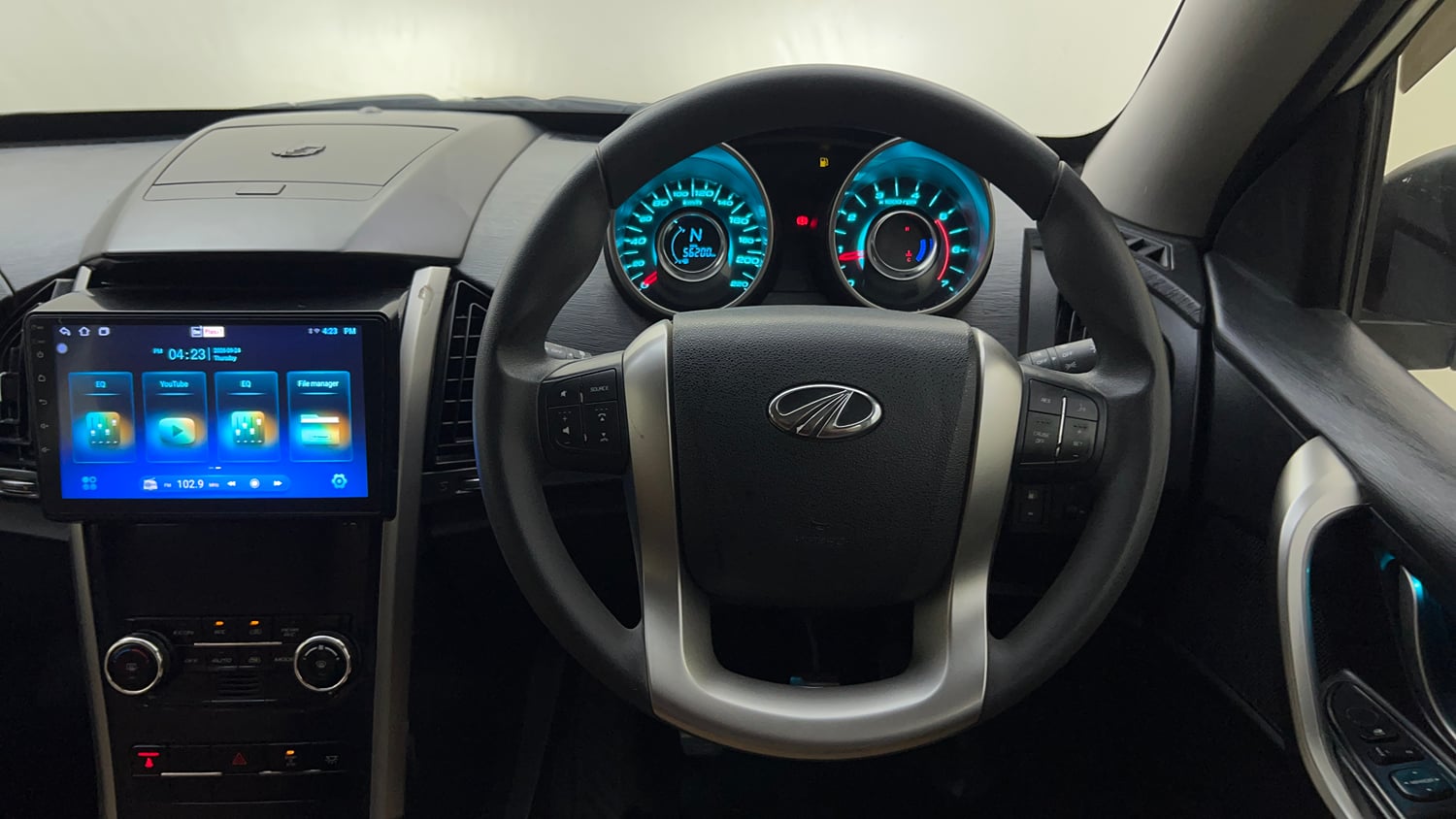 Used 2019 Mahindra XUV500 W7 Diesel Manual interior STEERING VIEW