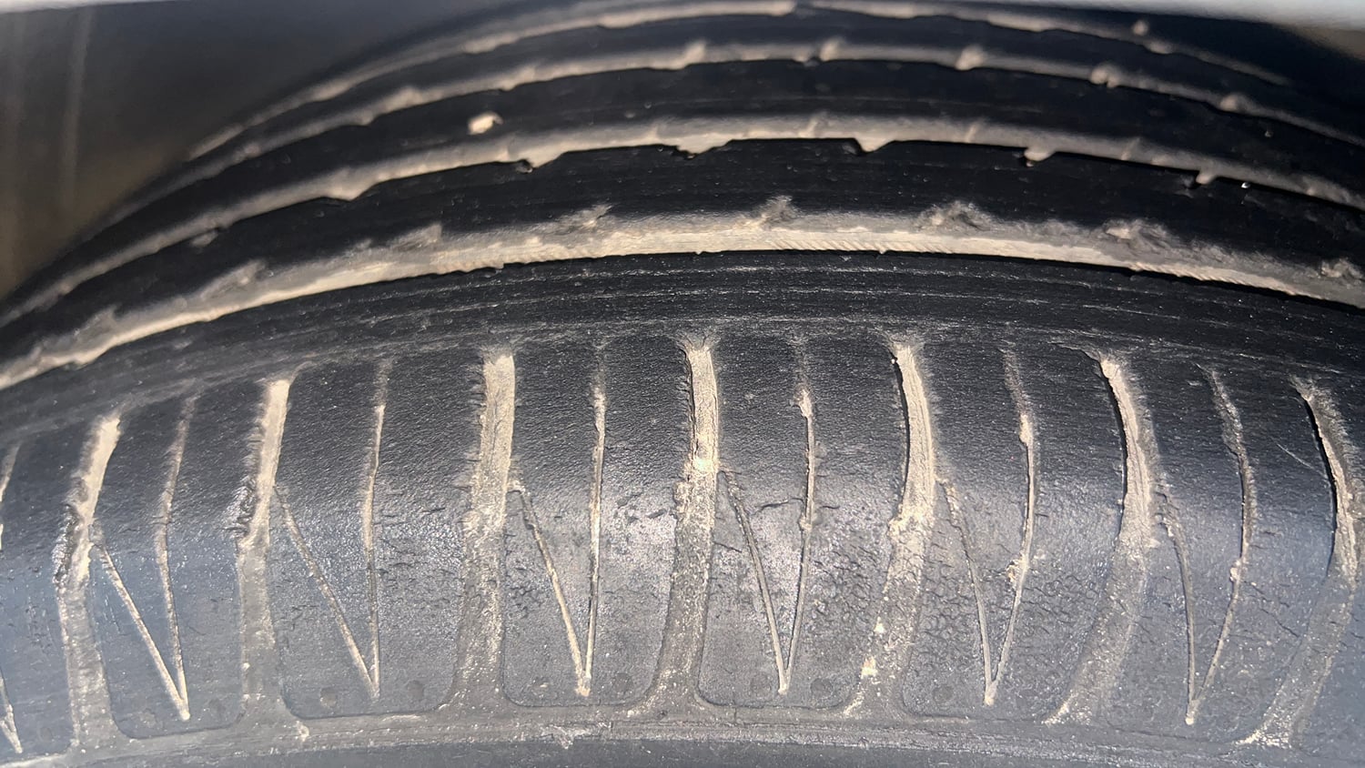 Used 2022 Kia Sonet GTX Plus 1.5 AT Diesel Automatic tyres LEFT FRONT TYRE TREAD VIEW