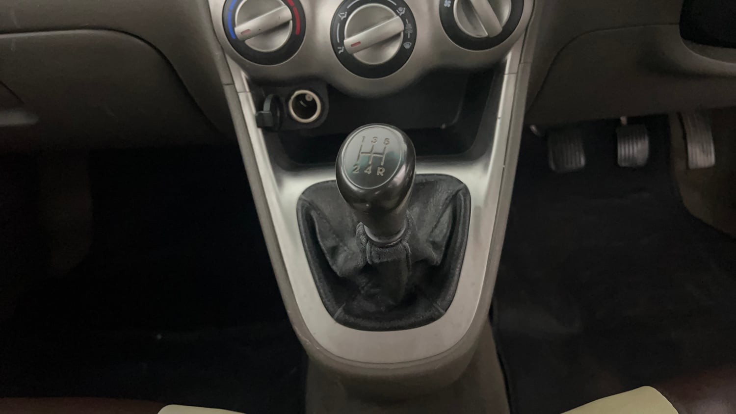 Used 2014 Hyundai i10 Magna 1.1 iRDE2 Petrol Manual interior GEAR  KNOB VIEW