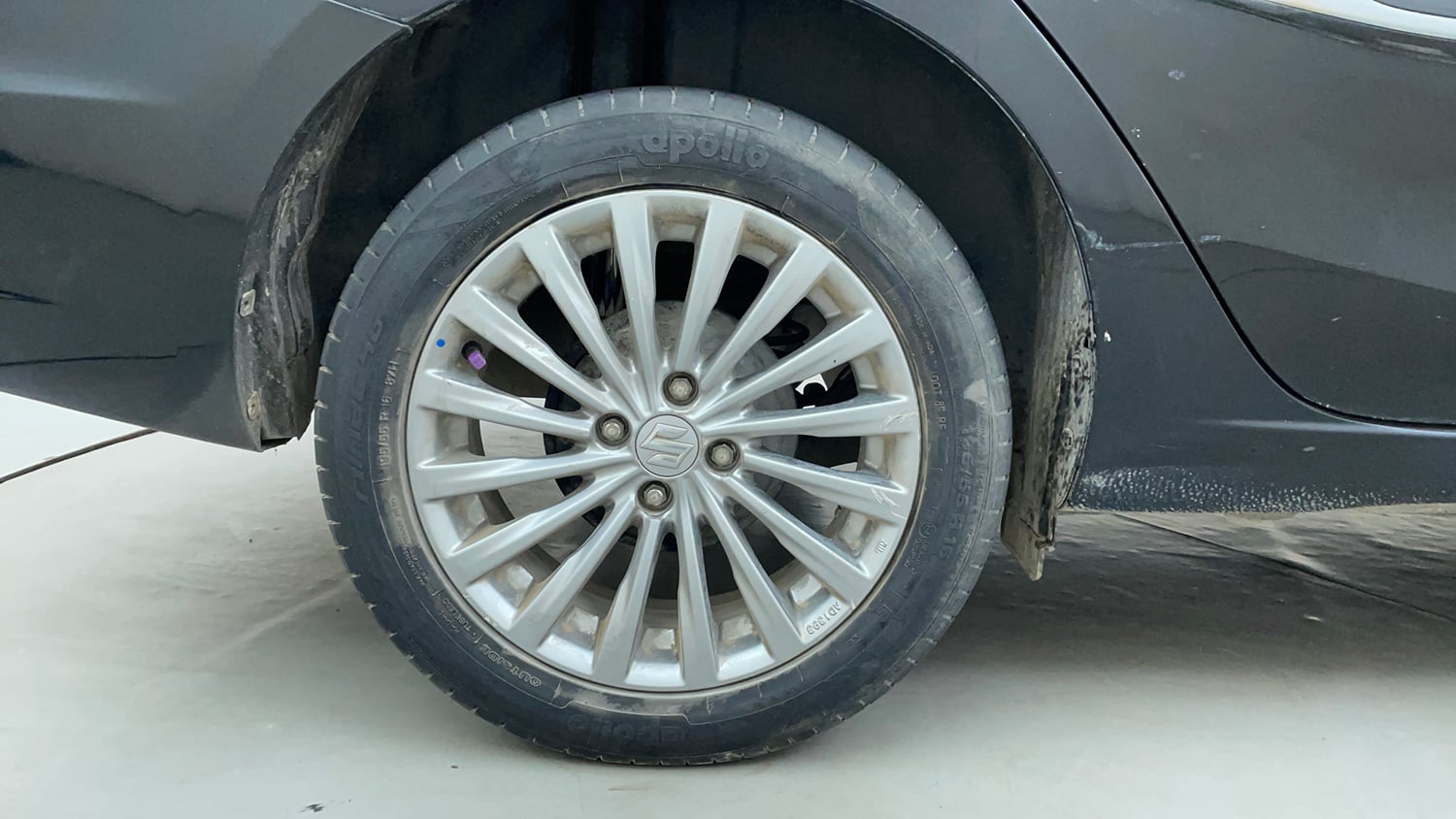 Used 2016 Maruti Suzuki Ciaz ZXi Petrol Manual tyres RIGHT REAR TYRE RIM VIEW