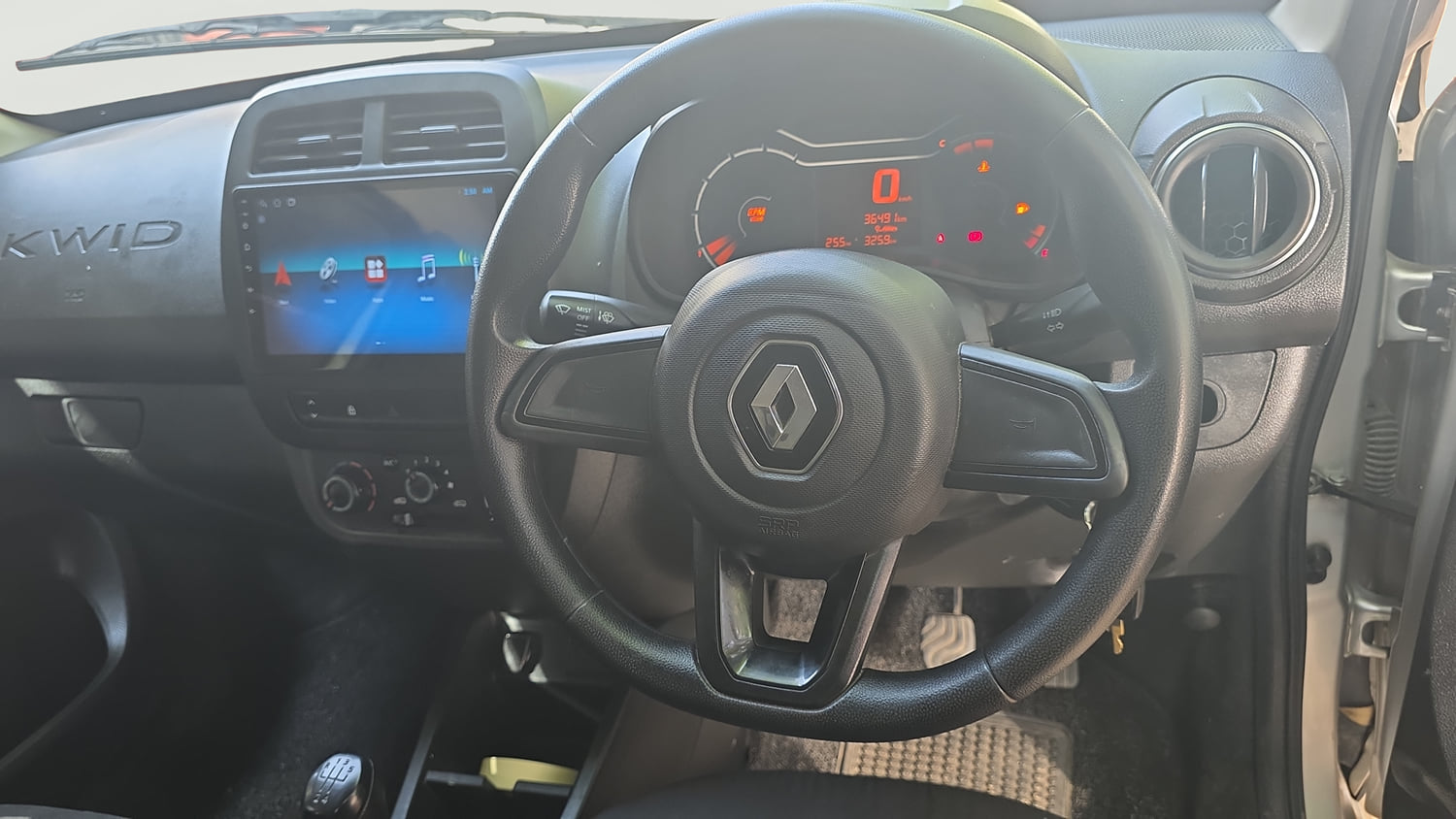 Used 2022 Renault Kwid RXL (O) 0.8 Petrol Manual interior STEERING VIEW