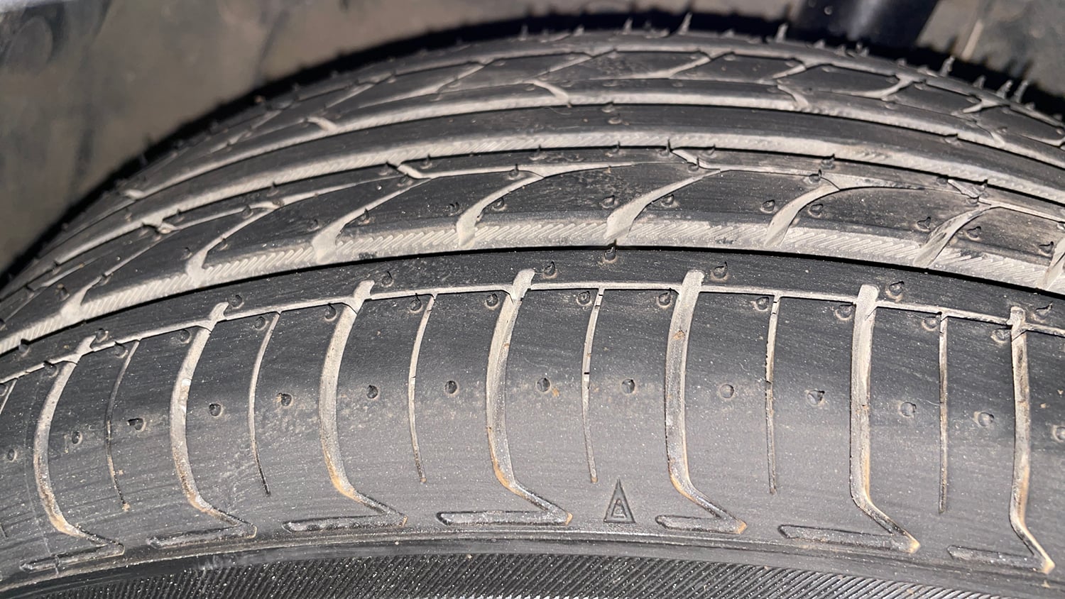 Used 2017 Ford Figo Aspire Titanium 1.2 Ti-VCT Petrol Manual tyres LEFT FRONT TYRE TREAD VIEW