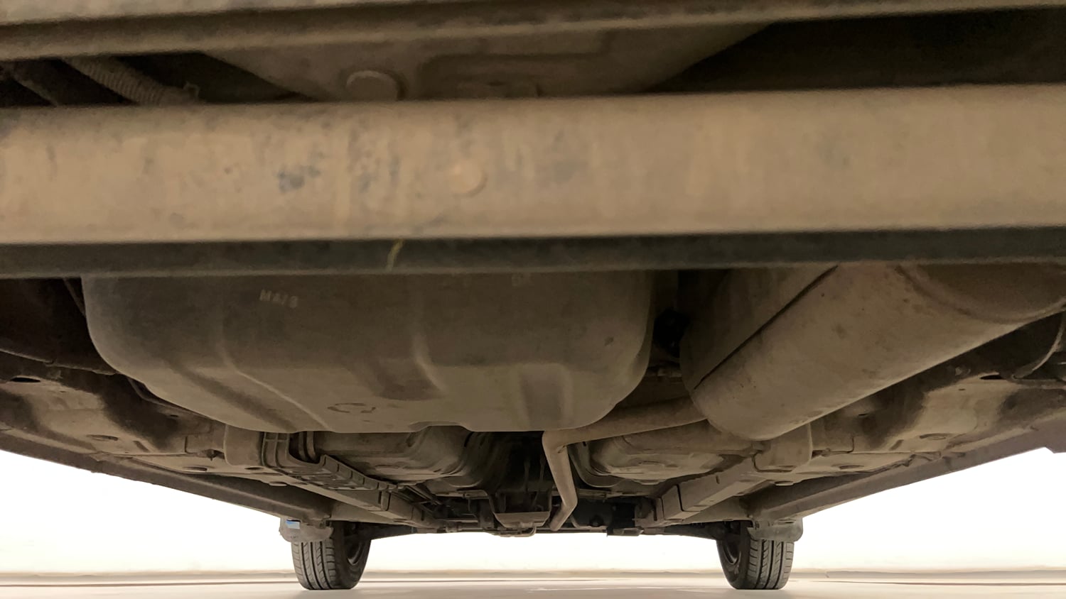 Used 2017 hyundai Eon Magna+ (O) Petrol Manual extra REAR UNDERBODY VIEW (TAKEN FROM REAR)