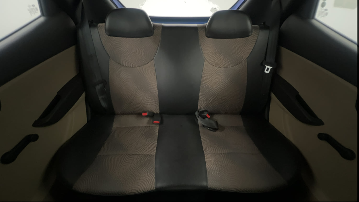 Used 2017 hyundai Eon Magna+ (O) Petrol Manual interior REAR SEAT CONDITION VIEW