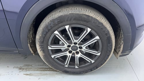 Used 2022 Mahindra XUV700 AX 7 Petrol AT Luxury Pack 7 STR Petrol Automatic tyres RIGHT FRONT TYRE RIM VIEW