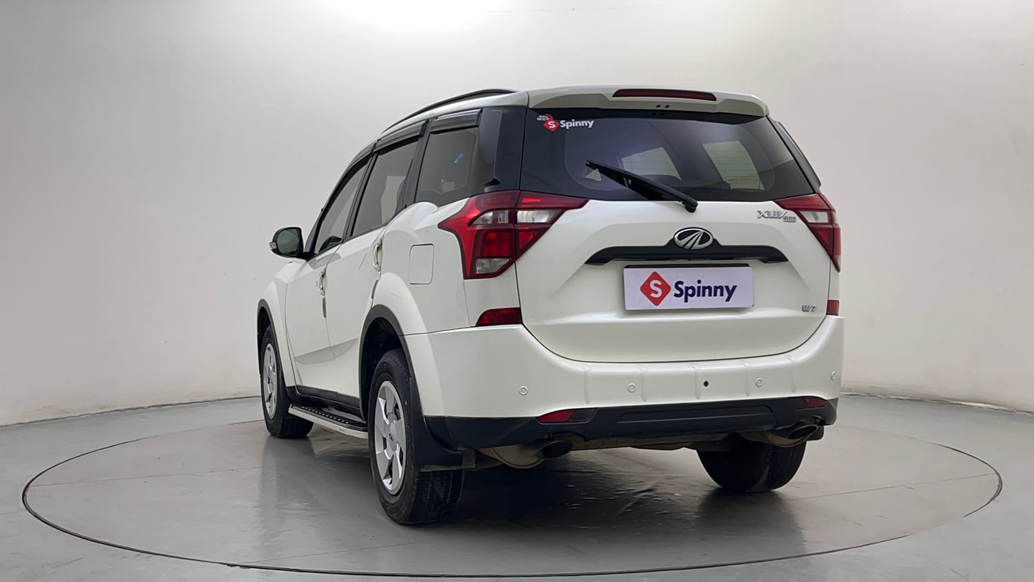 Used 2019 Mahindra XUV500 W7 Diesel Manual exterior LEFT REAR CORNER VIEW