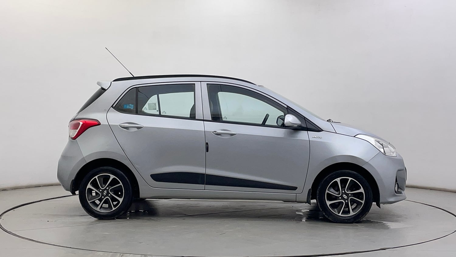 Used 2019 Hyundai Grand i10 Sportz AT 1.2 Kappa VTVT Petrol Automatic exterior RIGHT SIDE VIEW