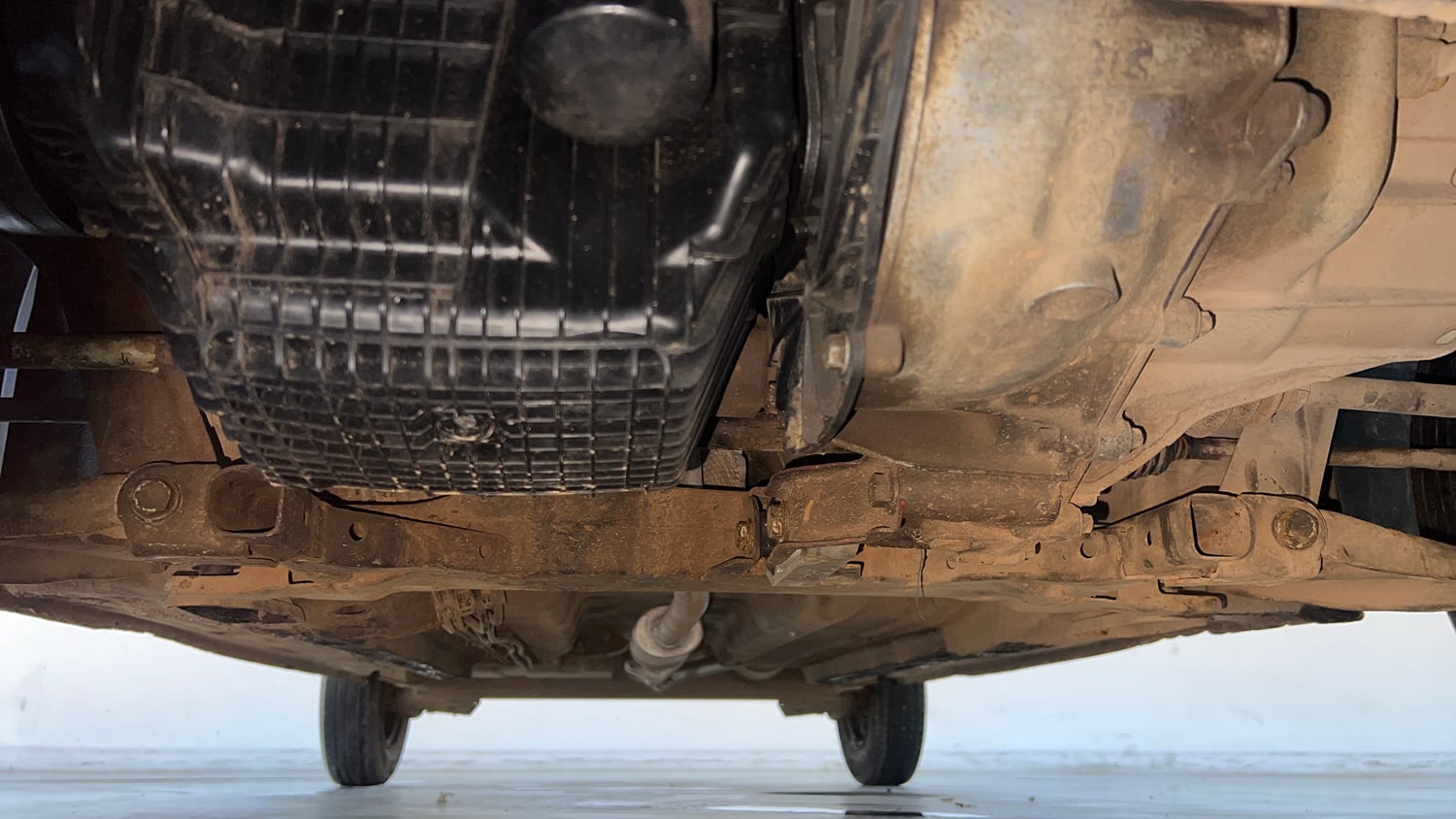 Used 2016 Renault Kwid RXL Petrol Manual extra FRONT LEFT UNDERBODY VIEW