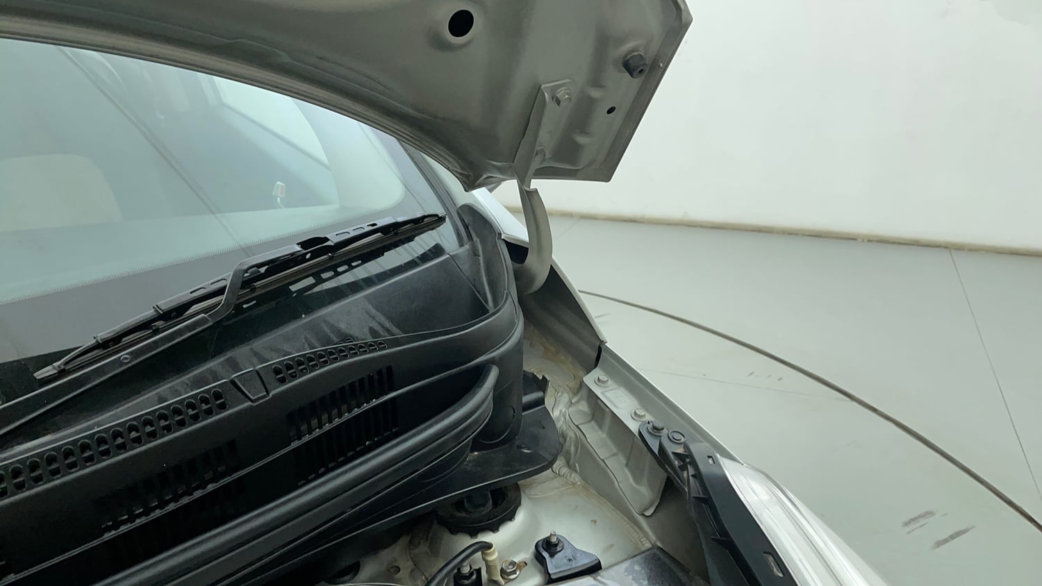 Used 2019 Hyundai Grand i10 Sportz AT 1.2 Kappa VTVT Petrol Automatic engine ENGINE LEFT SIDE HINGE & APRON VIEW