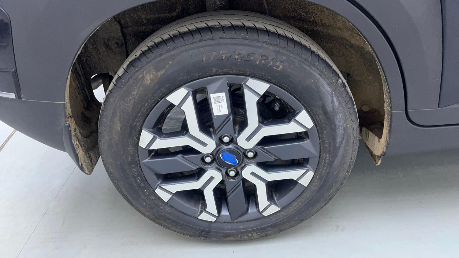 Used 2024 Hyundai Exter SX (O) 1.2 AMT Petrol Automatic tyres RIGHT REAR TYRE RIM VIEW