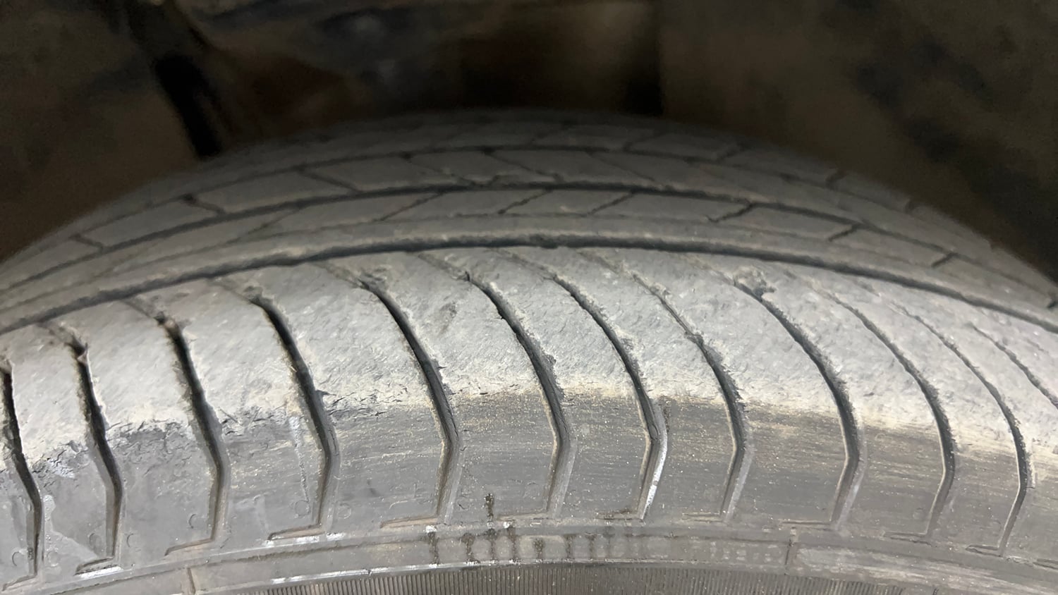 Used 2023 Volkswagen Taigun GT Plus 1.5 TSI DSG Petrol Automatic tyres RIGHT FRONT TYRE TREAD VIEW