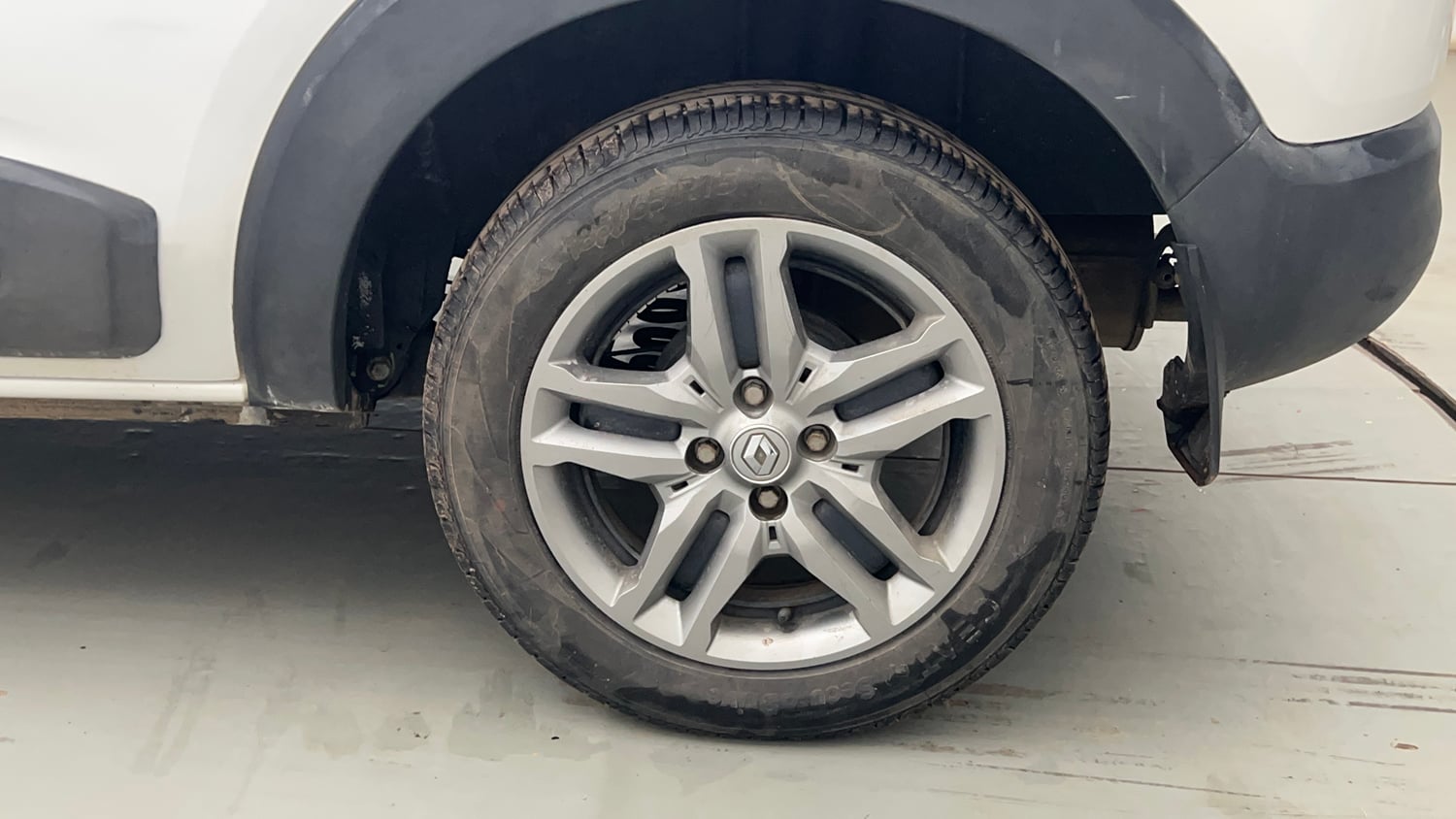 Used 2021 Renault Triber RXZ Petrol Manual tyres LEFT REAR TYRE RIM VIEW