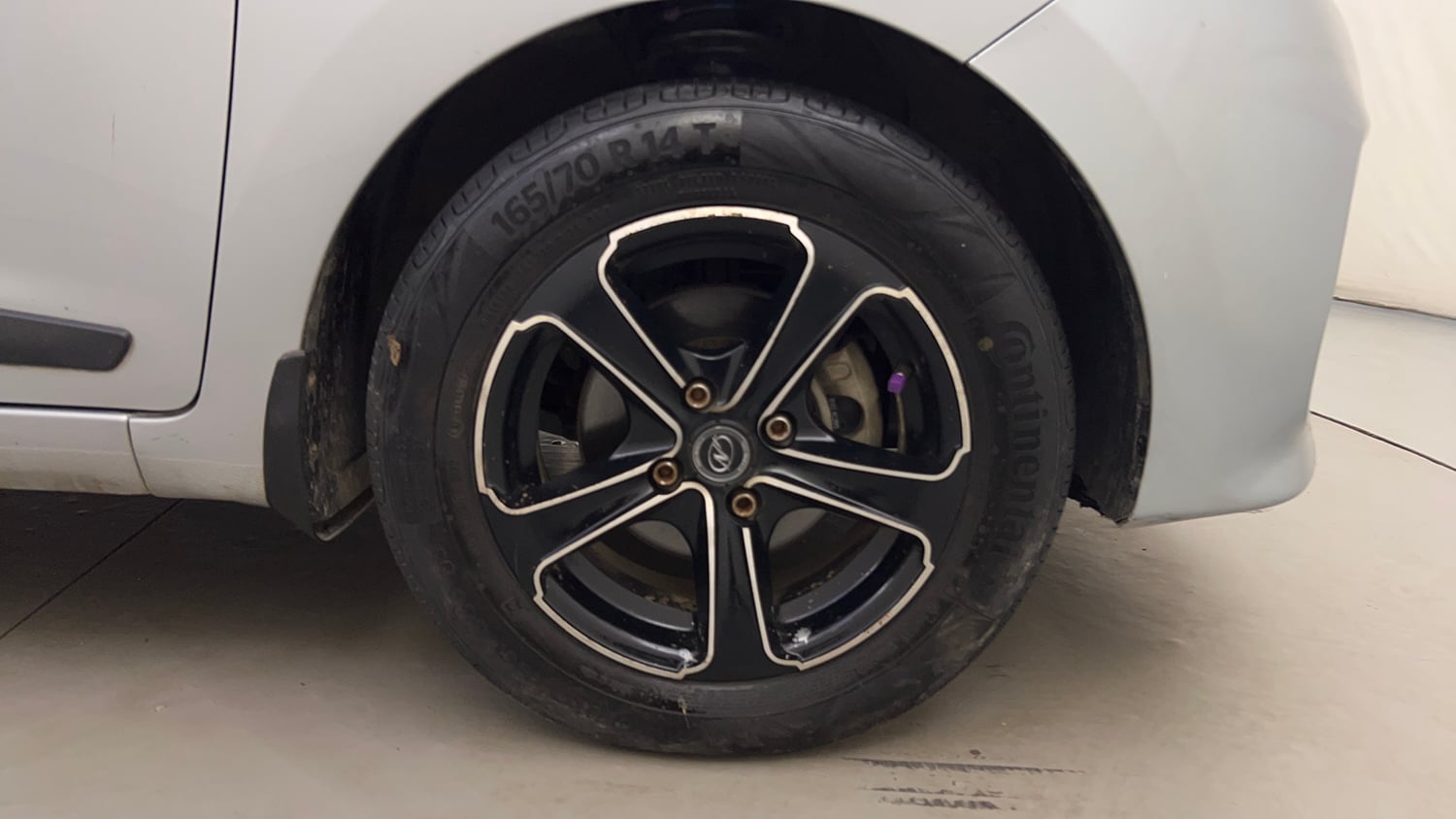 Used 2018 Hyundai Grand i10 Magna AT 1.2 Kappa VTVT Petrol Automatic tyres RIGHT FRONT TYRE RIM VIEW