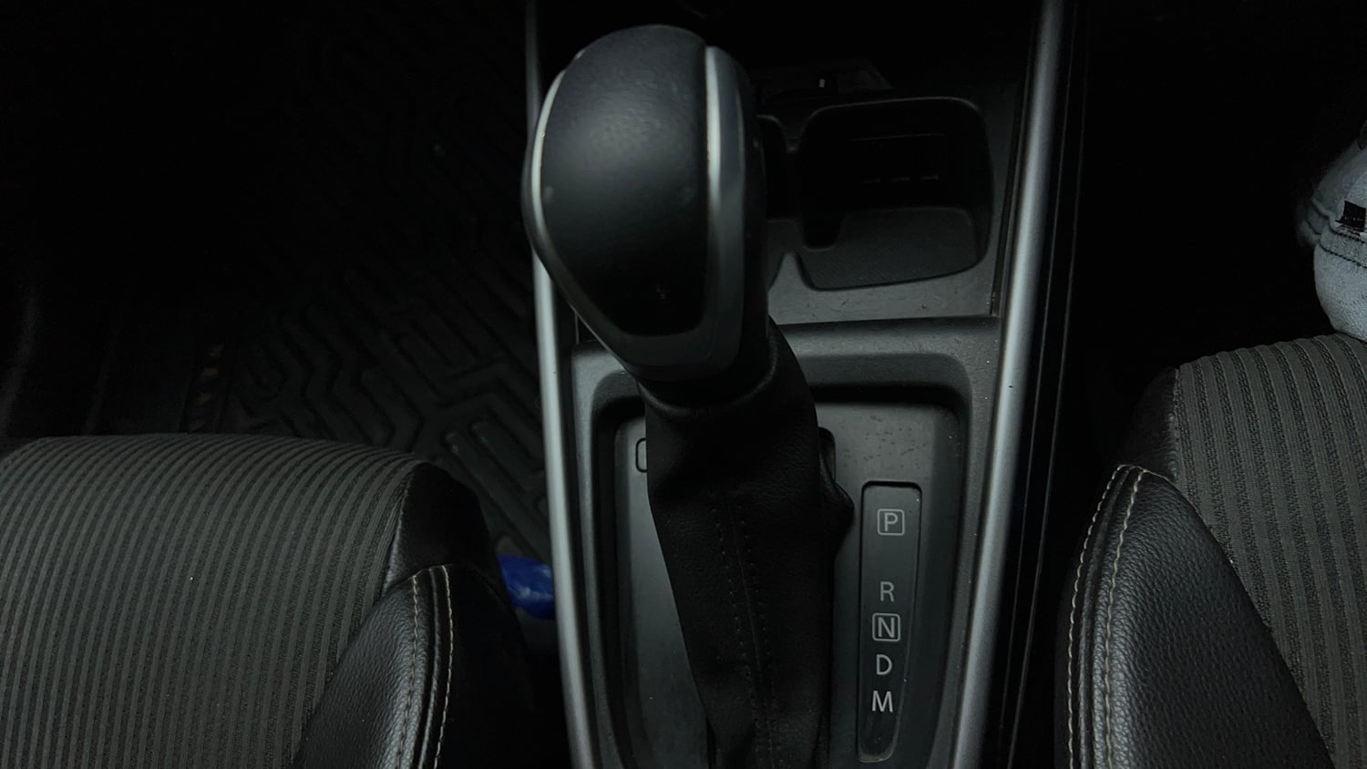 Used 2023 Maruti Suzuki XL6 Zeta AT Petrol Petrol Automatic interior GEAR  KNOB VIEW