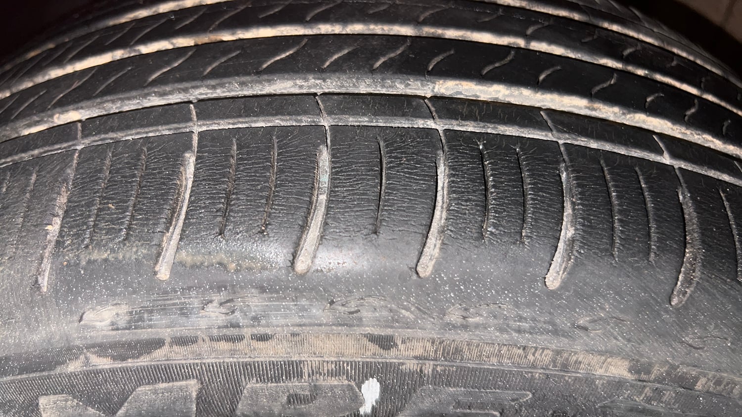 Used 2016 Volkswagen Polo Highline1.2L (P) Petrol Manual tyres LEFT FRONT TYRE TREAD VIEW