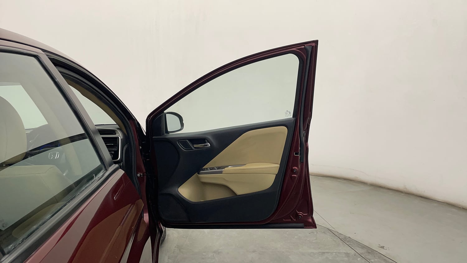 Used 2016 Honda City VX (O) MT Petrol Manual interior RIGHT FRONT DOOR OPEN VIEW