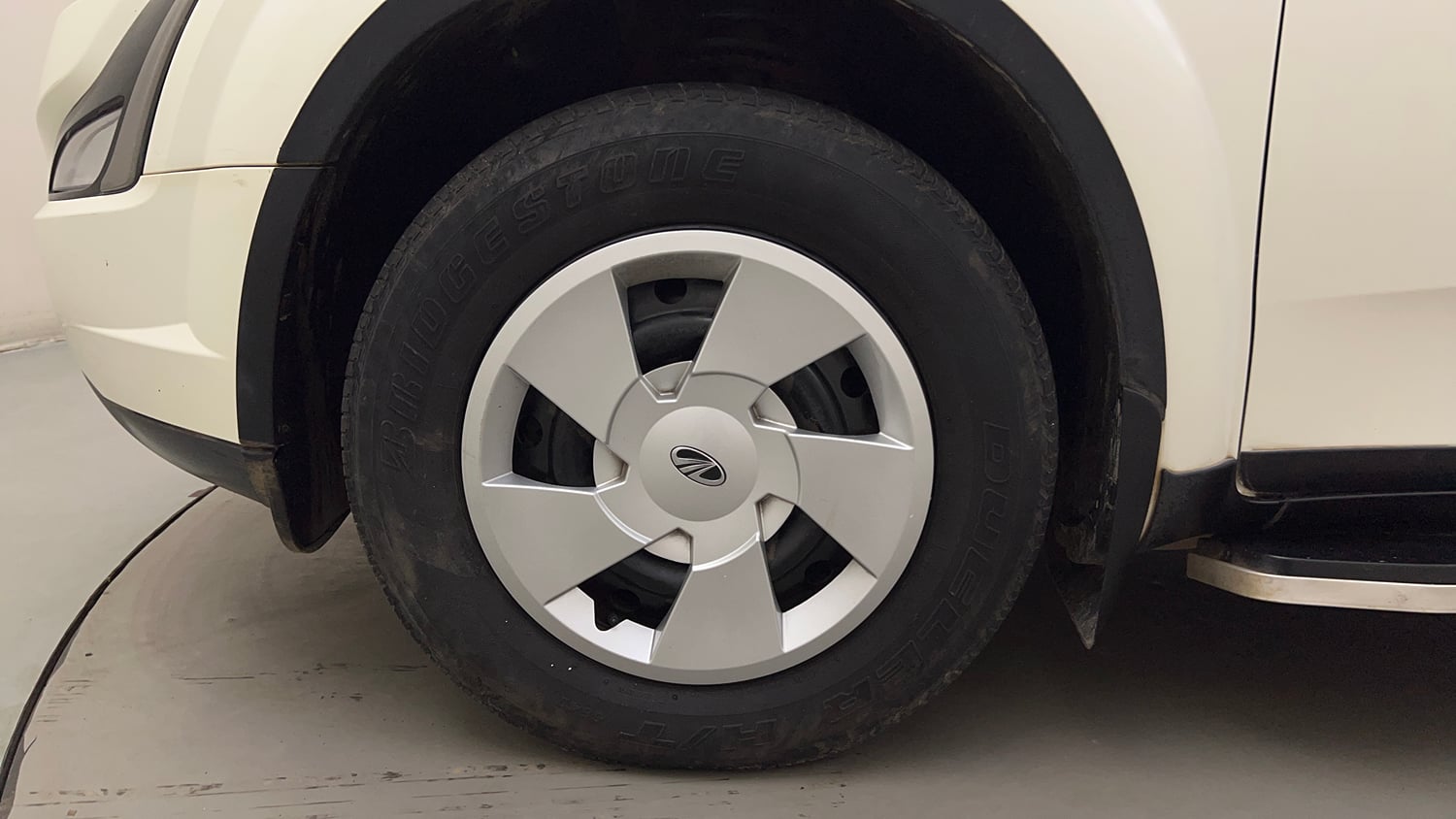 Used 2019 Mahindra XUV500 W7 Diesel Manual tyres LEFT FRONT TYRE RIM VIEW
