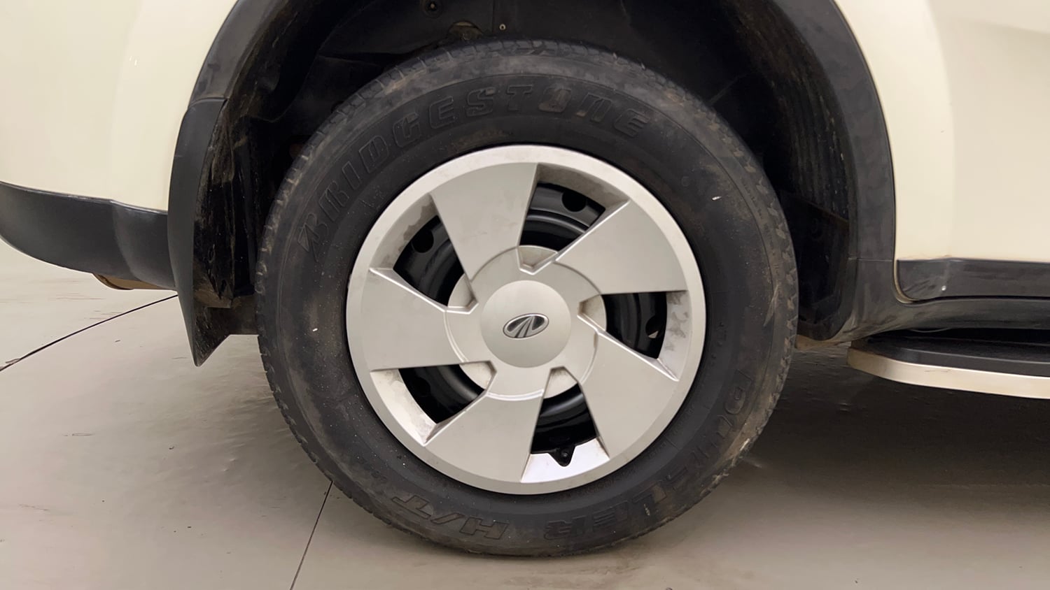 Used 2019 Mahindra XUV500 W7 Diesel Manual tyres RIGHT REAR TYRE RIM VIEW