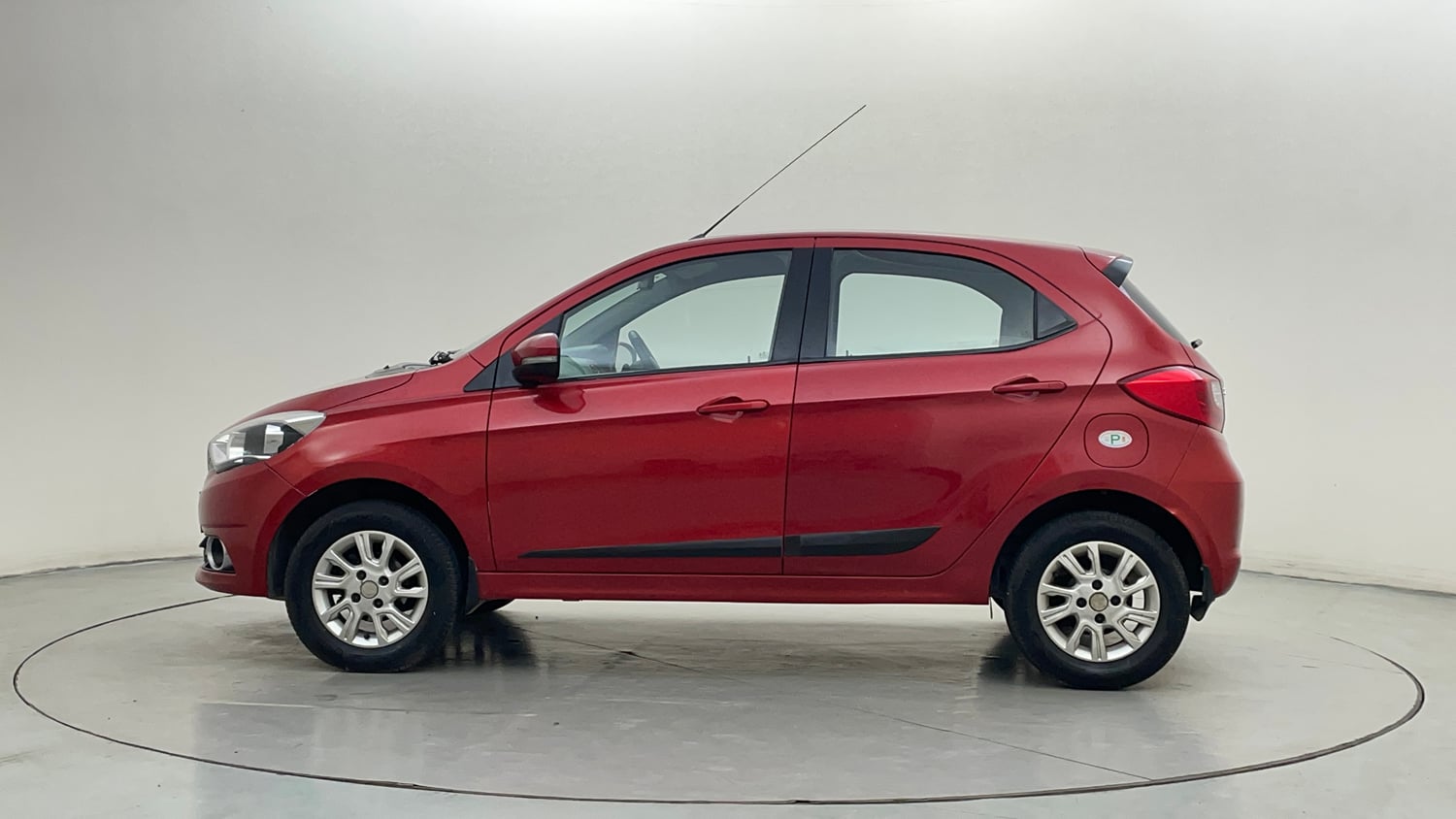 Used 2017 Tata Tiago Revotron XZ Petrol Manual exterior LEFT SIDE VIEW